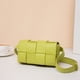 thumbnail image 3 of Diseño de moda moderno, moda de verano, bolso de mujer sencillo con un solo hombro en forma de diamante, bolso de cadena tejida inclinada de moda, bolso de cintura para mujer, 3 of 6