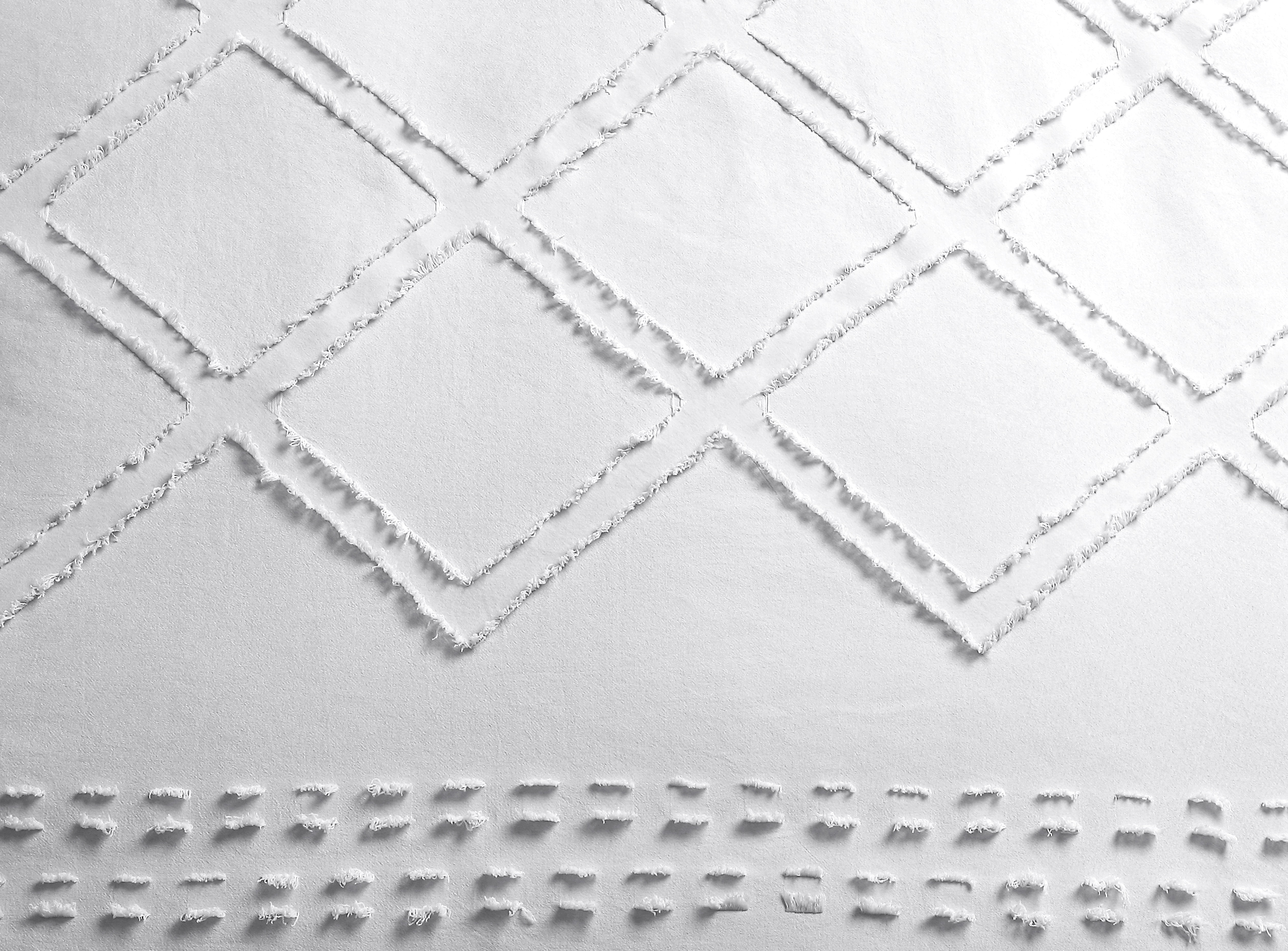 Swift Home Diamond Textured Soft Touch Duvet Cover Set, All Season Bedding with Zipper Closure, Includes Pillow Shams, Full/Queen, White