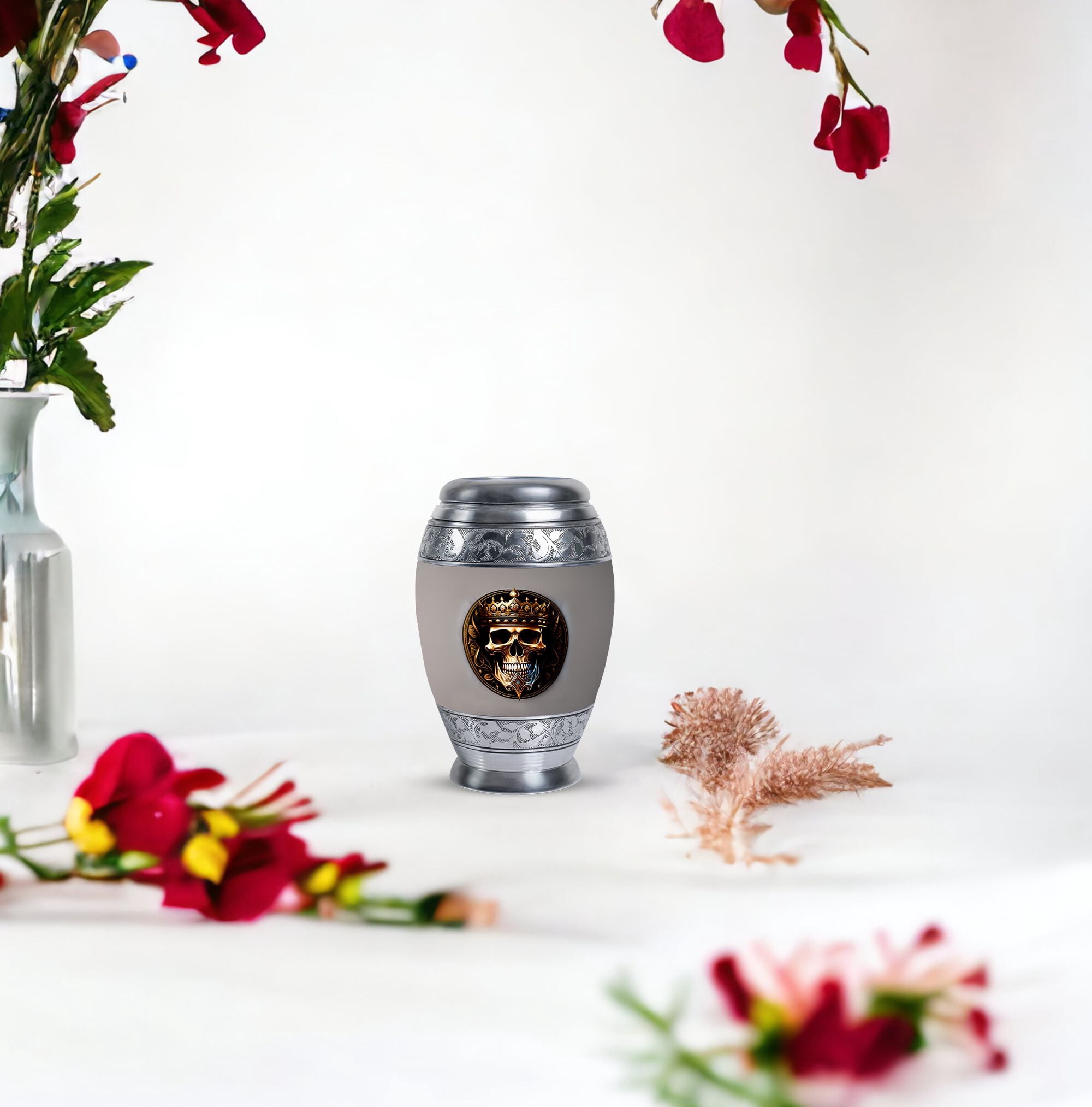 Skull With Crown It Urn - Small Decorative Urn - Urns For Human Ashes Adult Male Dad - Urns For Human Ashes Adult - Small Urns For Human Ashes Mom - Memorial Keepsakes For Ashes (Size -3inch, 1Pcs)