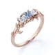 thumbnail image 4 of JeenMata Anillo de Compromiso de Triple Piedra con Aguamarina y Moissanita Creadas en Laboratorio de 1 Quilate con Corte Princesa y Hoja de Parra Chapado en Oro Rosa de 18 K sobre Plata, 4 of 6