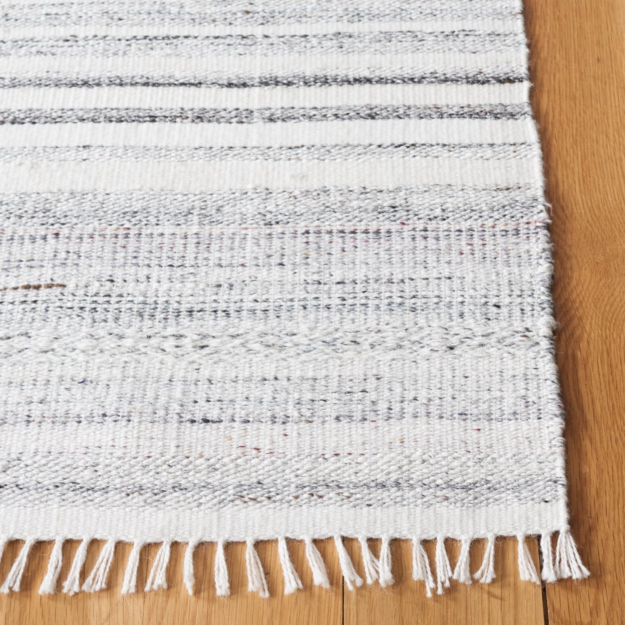 SAFAVIEH Kilim Mckayla Striped Polyester Area Rug, Ivory/Light Grey, 5' x 8'