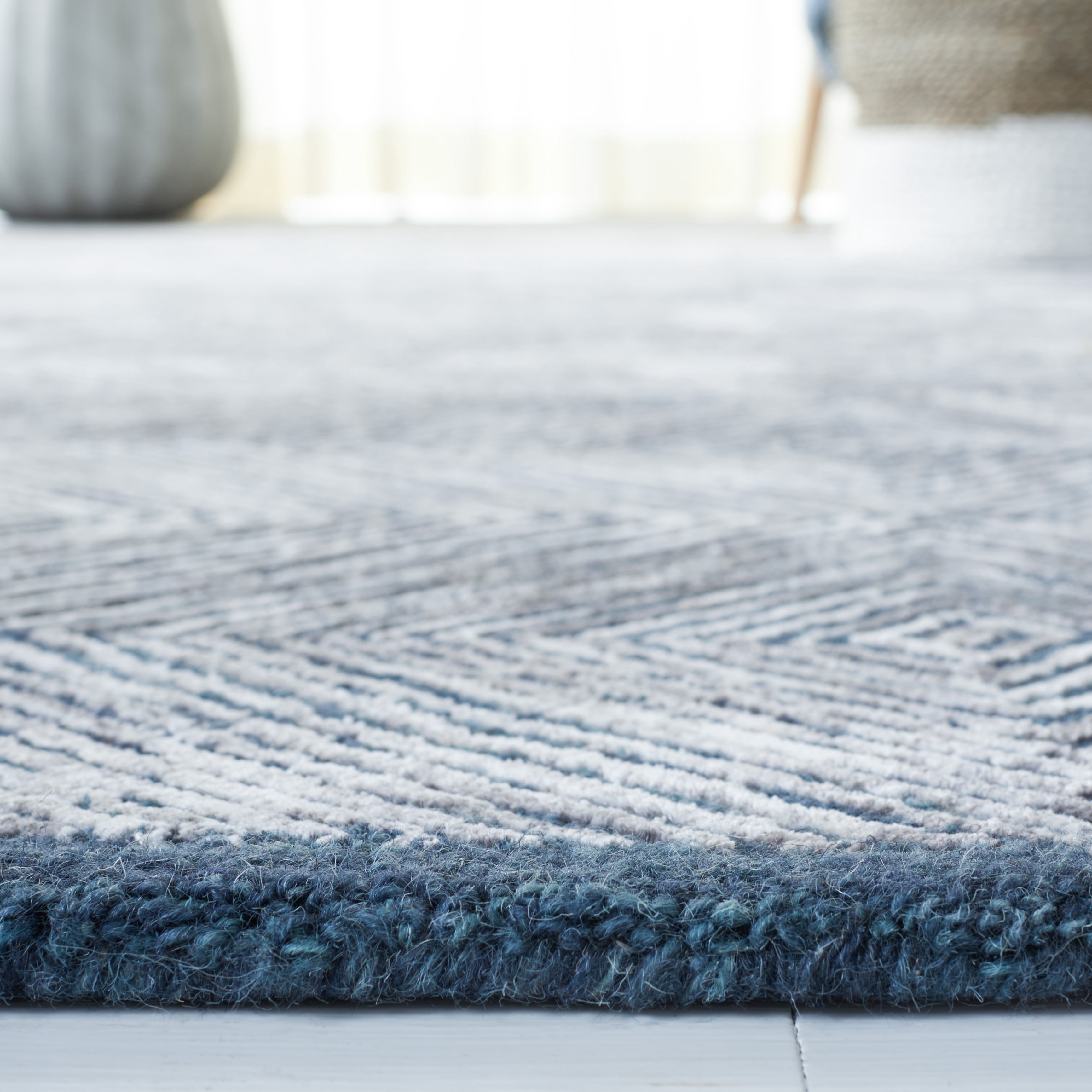SAFAVIEH Soho Jonie Abstract Area Rug, Dark Grey/Ivory, 6' x 6' Square
