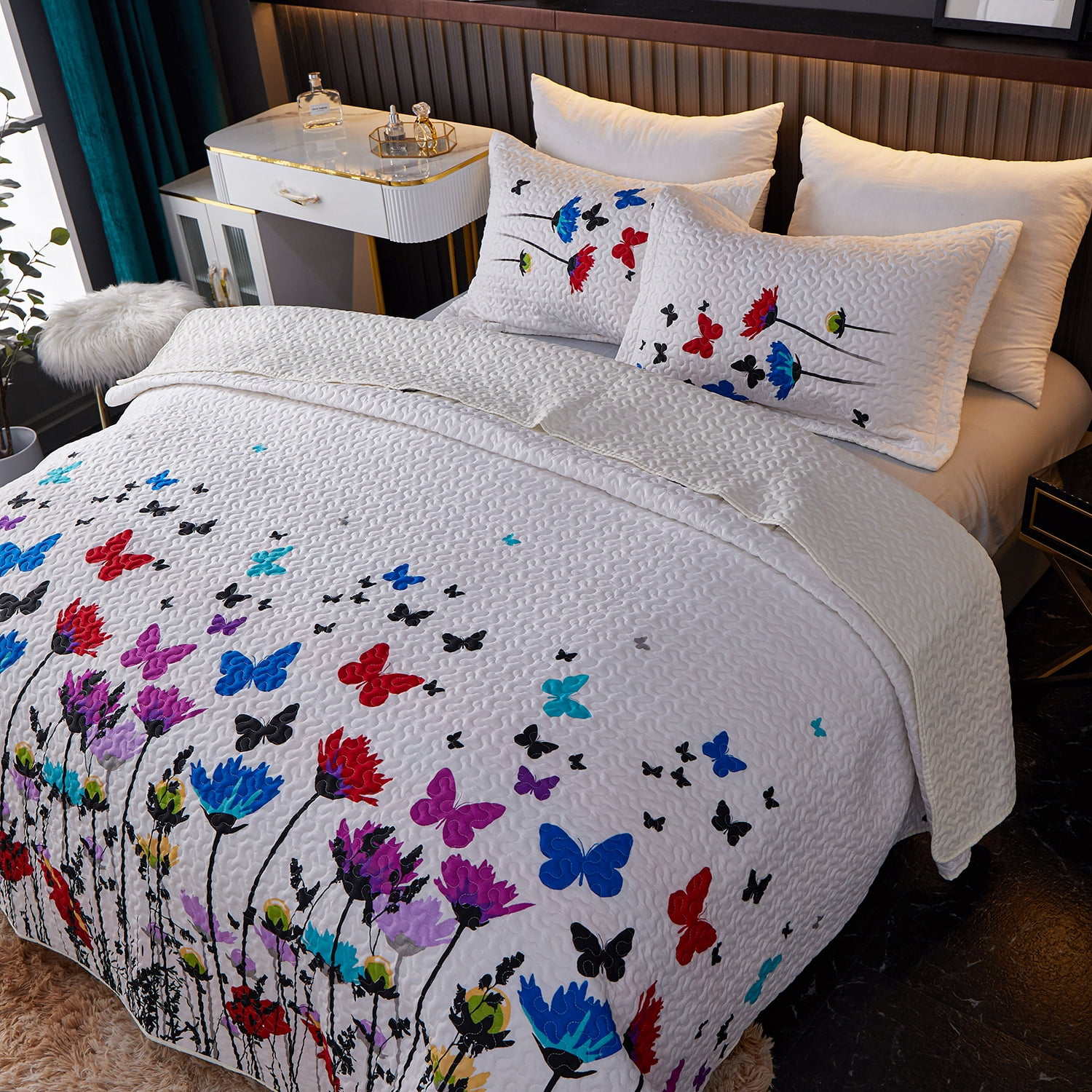 Floral Bedspread for Queen Beds  Includes Bedspread and Shams (White)