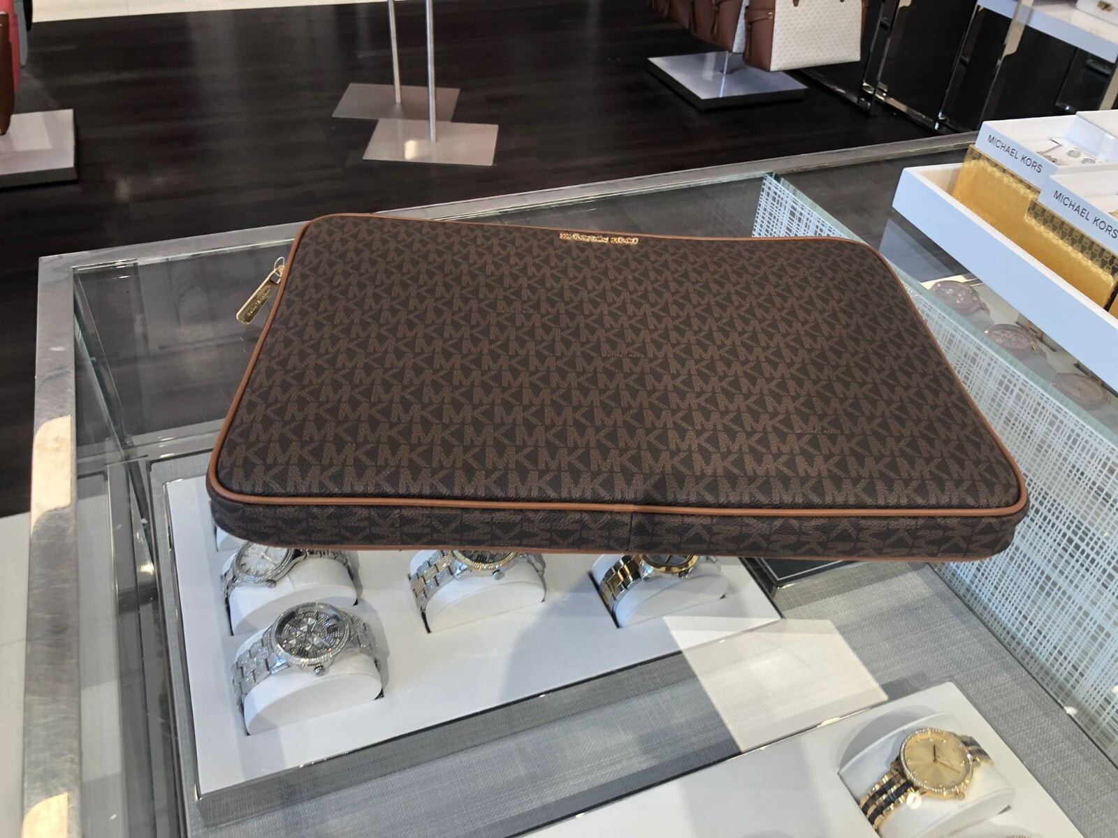 【新品未使用】MICHAEL KORS PCケース【定価68200円】 org.jpg