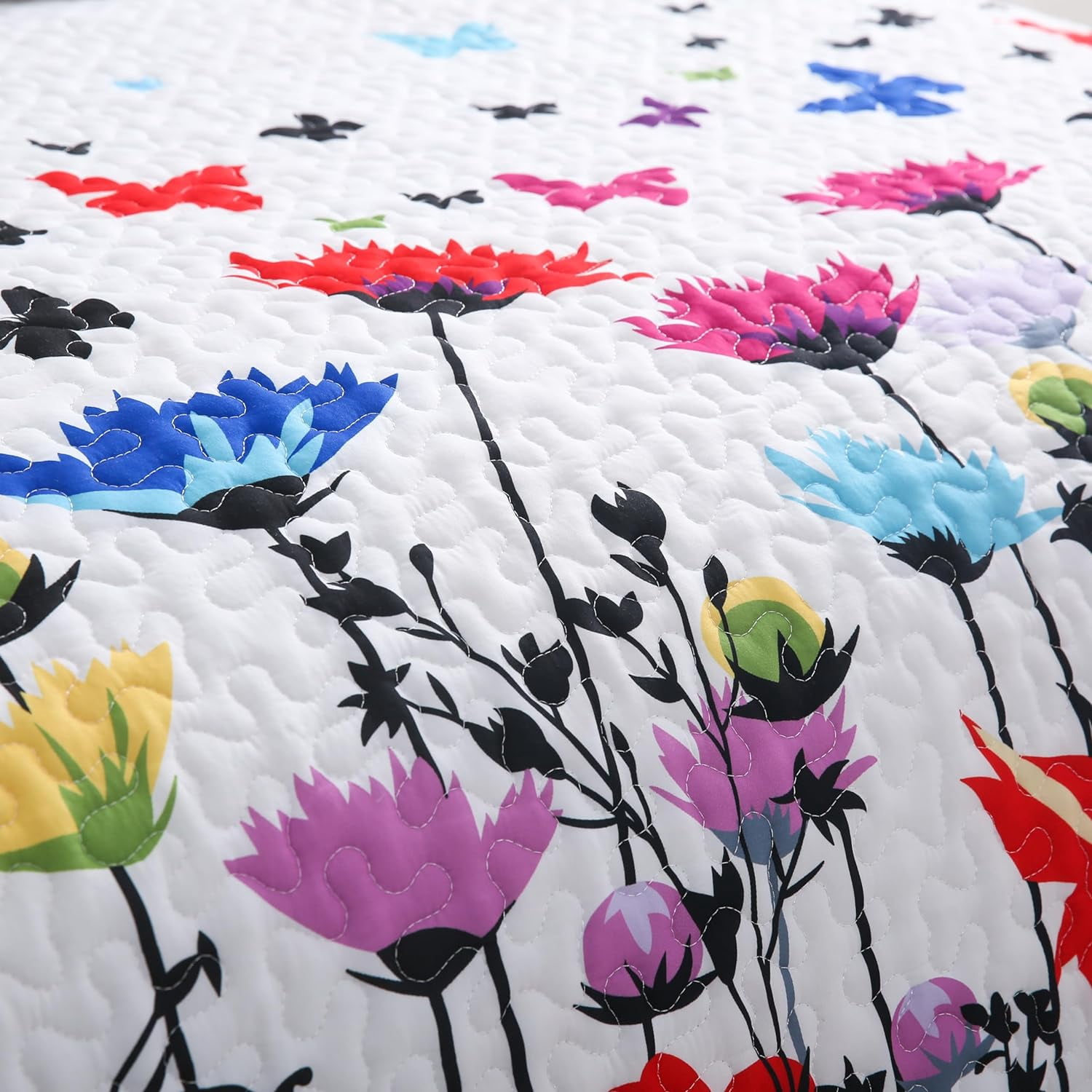 Floral Bedspread for Queen Beds  Includes Bedspread and Shams (White)