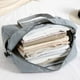 thumbnail image 5 of Bolsa de viaje plegable para mujeres y niñas | Bolsa deportiva ligera de mano | Capacidad de 25 l | Nailon resistente al agua | Bolsa de gimnasio para fin de semana | Negro, azul marino, gris y vino, 5 of 5