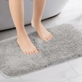 thumbnail image 2 of REGALWOVEN Alfombra de baño tejida antideslizante suave y esponjosa para baño gris claro 20" x 32", 2 of 6