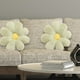 thumbnail image 4 of Cojín con forma de flor y almohada de felpa para sofá. Suave y Acogedor. Añade un toque de elegancia a su hogar. Ideal para Confort y Decoración., 4 of 6