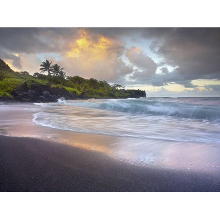 Waves Crashing Onto Waianapanapa Black Sand Beach Near Hana Maui Hawaii Usa Print Wall Art By Patrick Smith