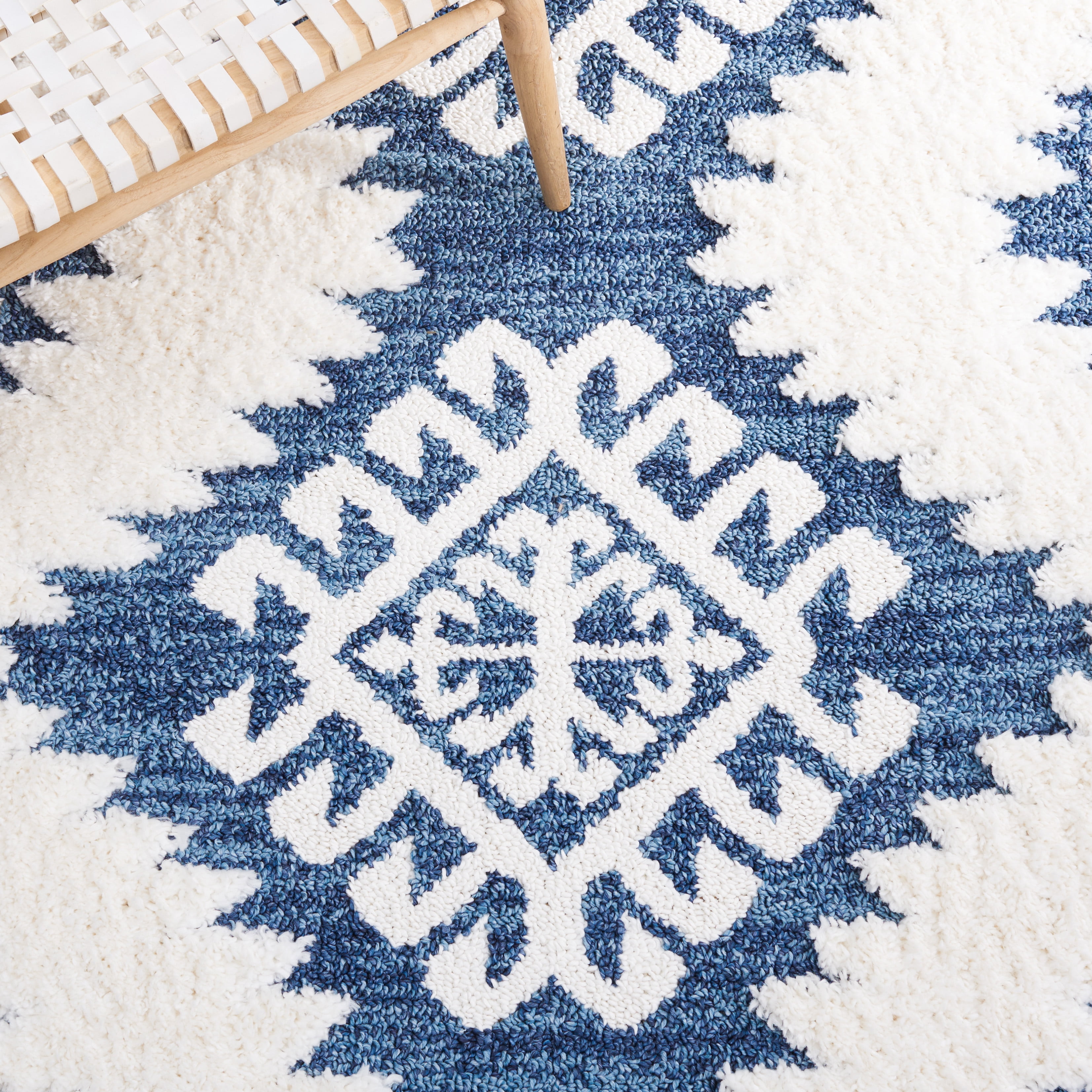 SAFAVIEH Moroccan Tassel Desmond Southwestern Shag Runner Rug, Blue/Ivory, 2'3" x 8'