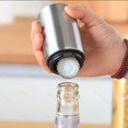 thumbnail image 2 of Abridor de botellas de cerveza premium; Abrebotellas automáticos de acero inoxidable; Sin daños Tapa de botella de apertura rápida; Pequeños abridores de tapas de botellas portátiles para bares, 2 of 6