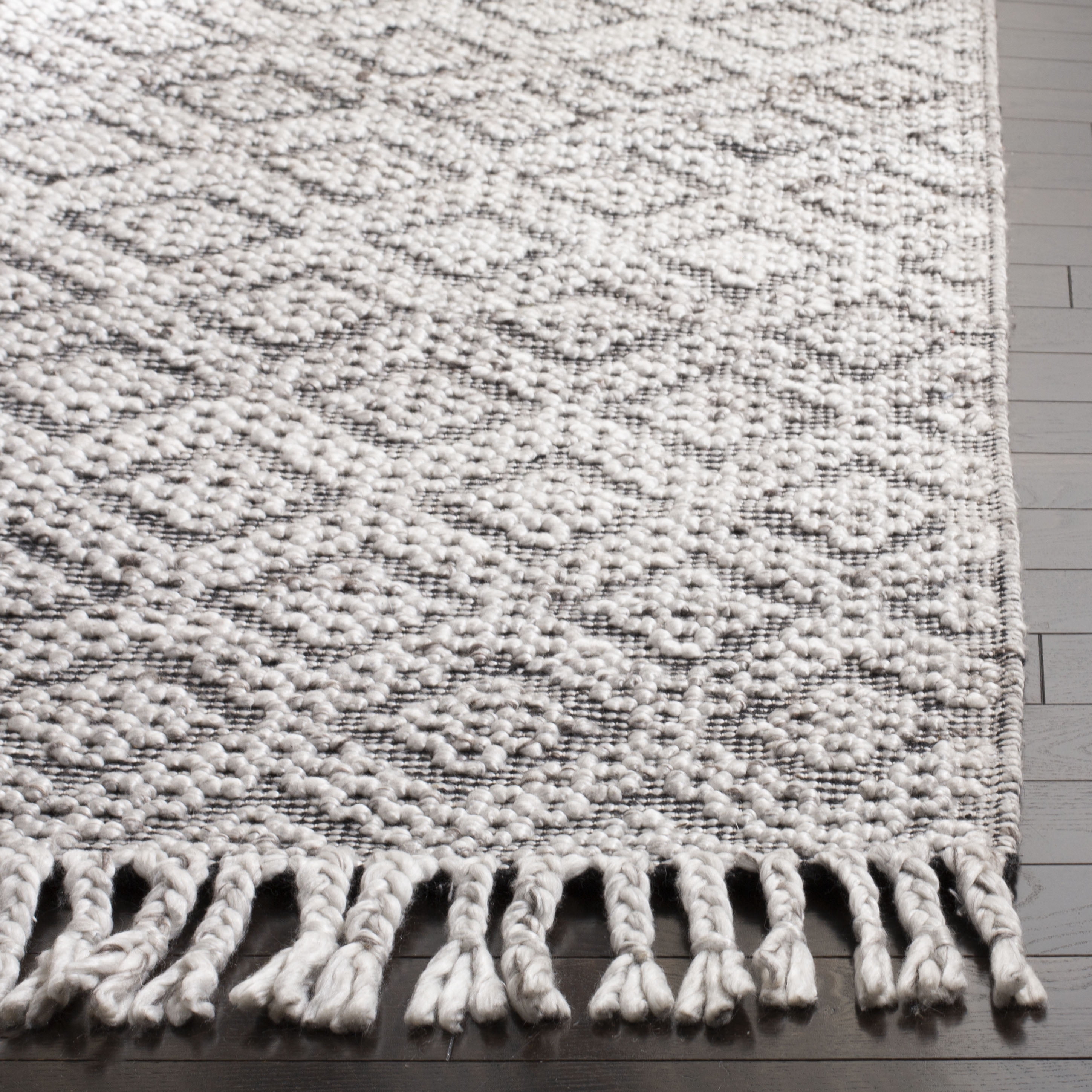 SAFAVIEH Natura Aifric Braided Diamonds Area Rug, Charcoal, 6' x 6' Square