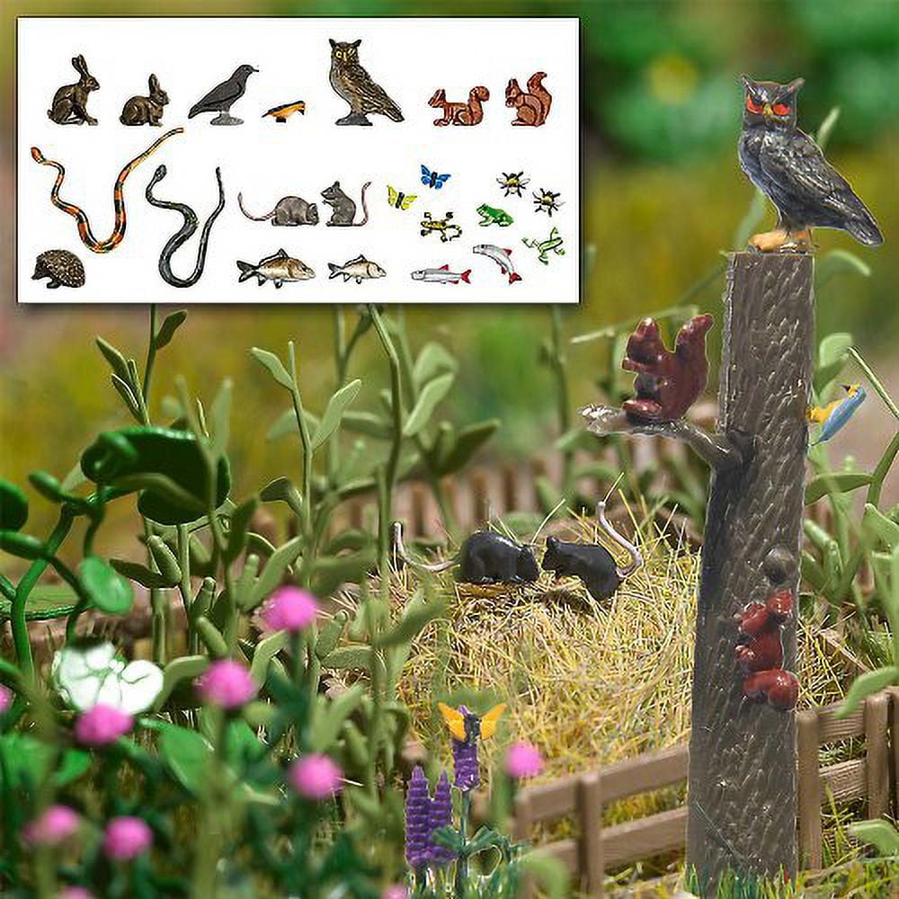 Busch HO Scale Small Animal Set - Kit (Includes Rabbits/Snakes/Frogs/Birds/Etc.)