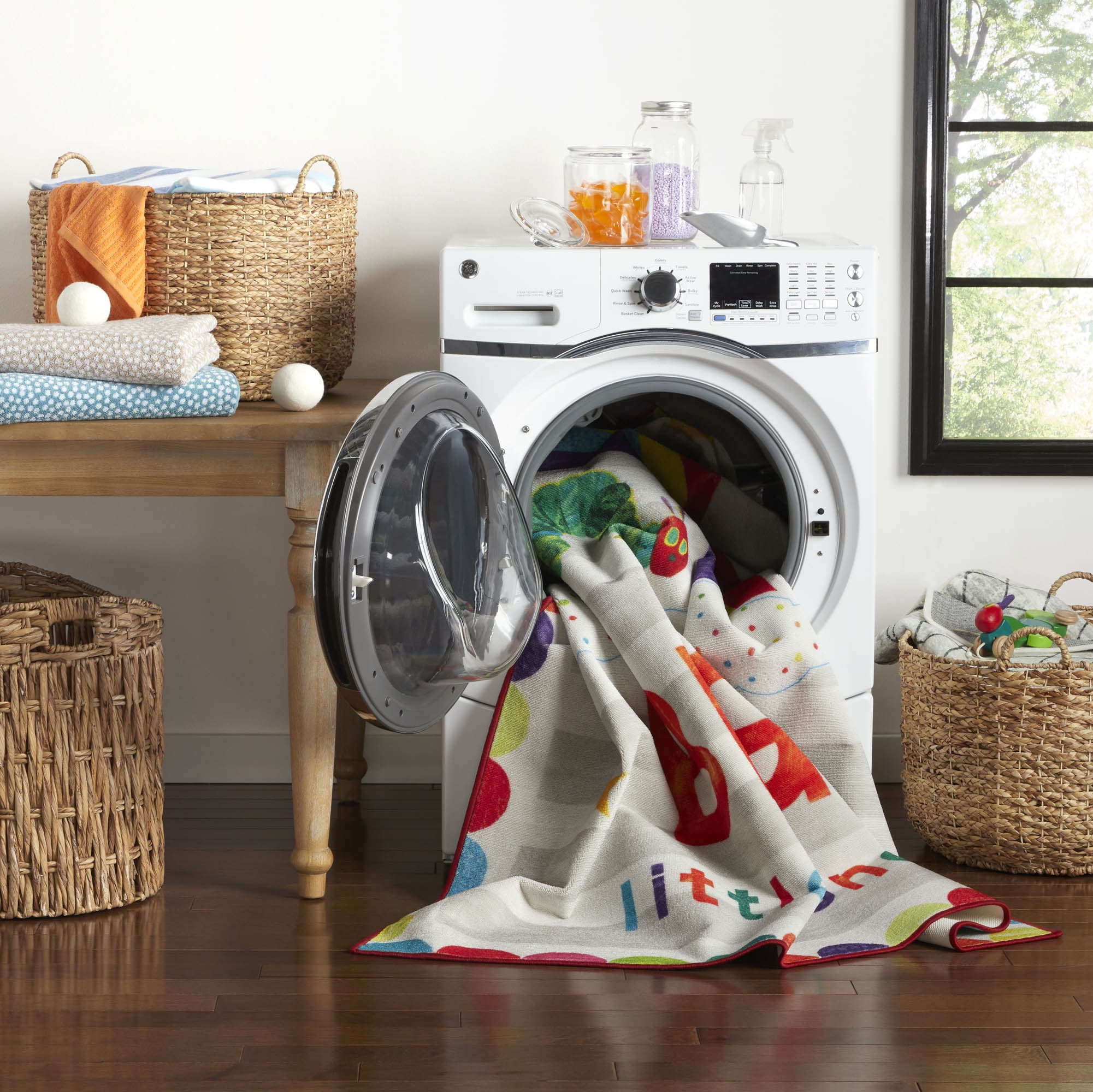 Eric Carle "The Very Hungry Caterpillar" Elementary Dream Big Little One Kids Machine Washable Area Rug, White/Grey, 6'6"x9'5"