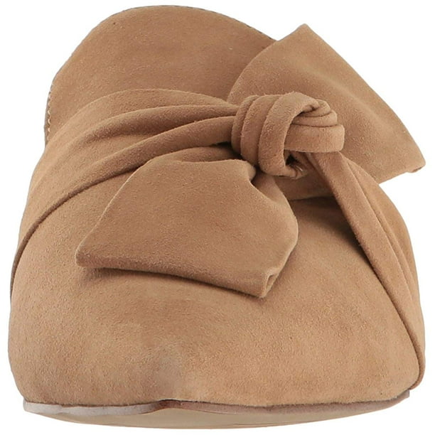 Tahari betsy deals pump
