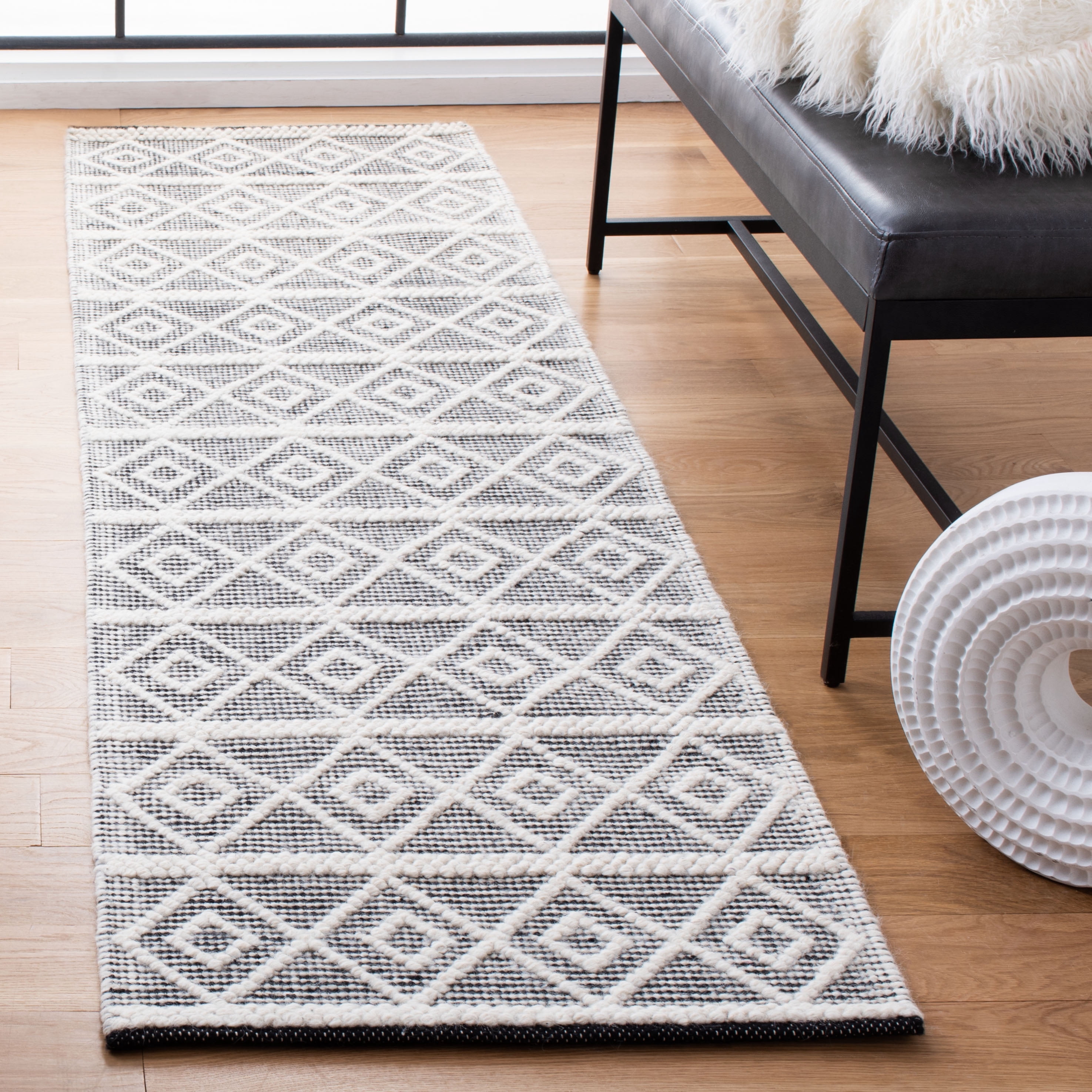 SAFAVIEH Natura Daniel Geometric Runner Rug, Ivory/Black, 2'3" x 8'