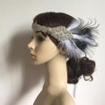 thumbnail image 3 of Diadema de charnela Macarena de pelo con decoración de imitación de diamante color beige blanco, 3 of 8