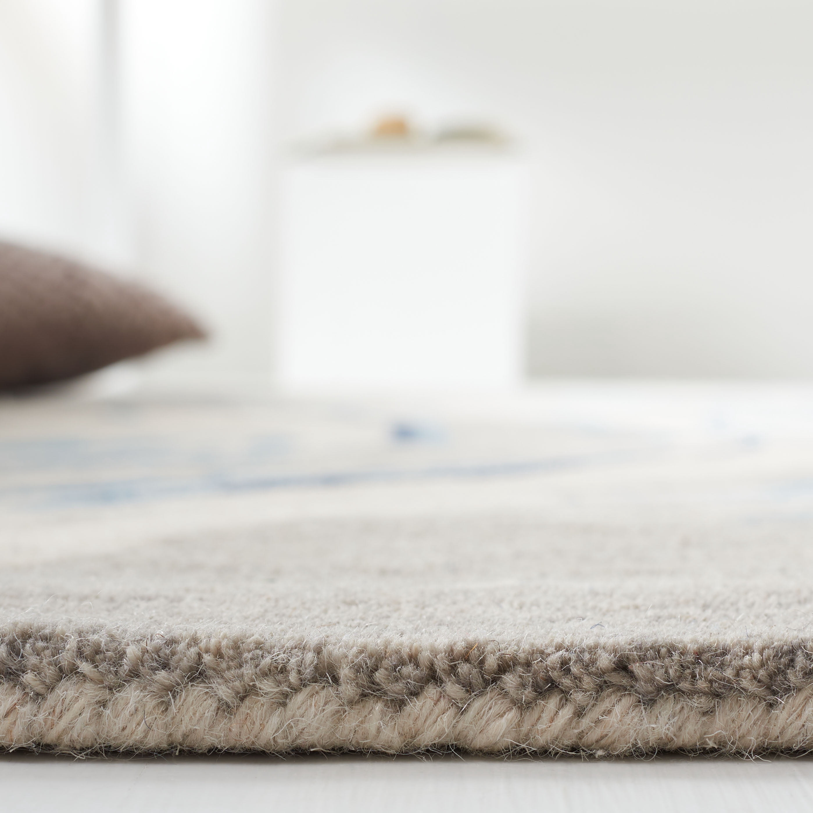 SAFAVIEH Soho Sybella Abstract Area Rug, Grey/Blue, 4' x 6'
