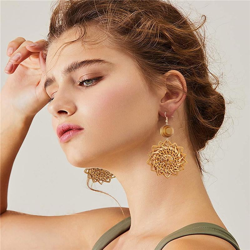 THE BEST HOOP EARRINGS THAT NEVER GO OUT OF STYLE