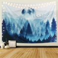 thumbnail image 1 of Tapiz de pared de bosque brumoso, tapiz de árbol de bosque, tapiz de paisaje natural para colgar en la pared de montaña, para dormitorio, sala de estar, dormitorio (azul, M/150cm x 130cm), 1 of 5