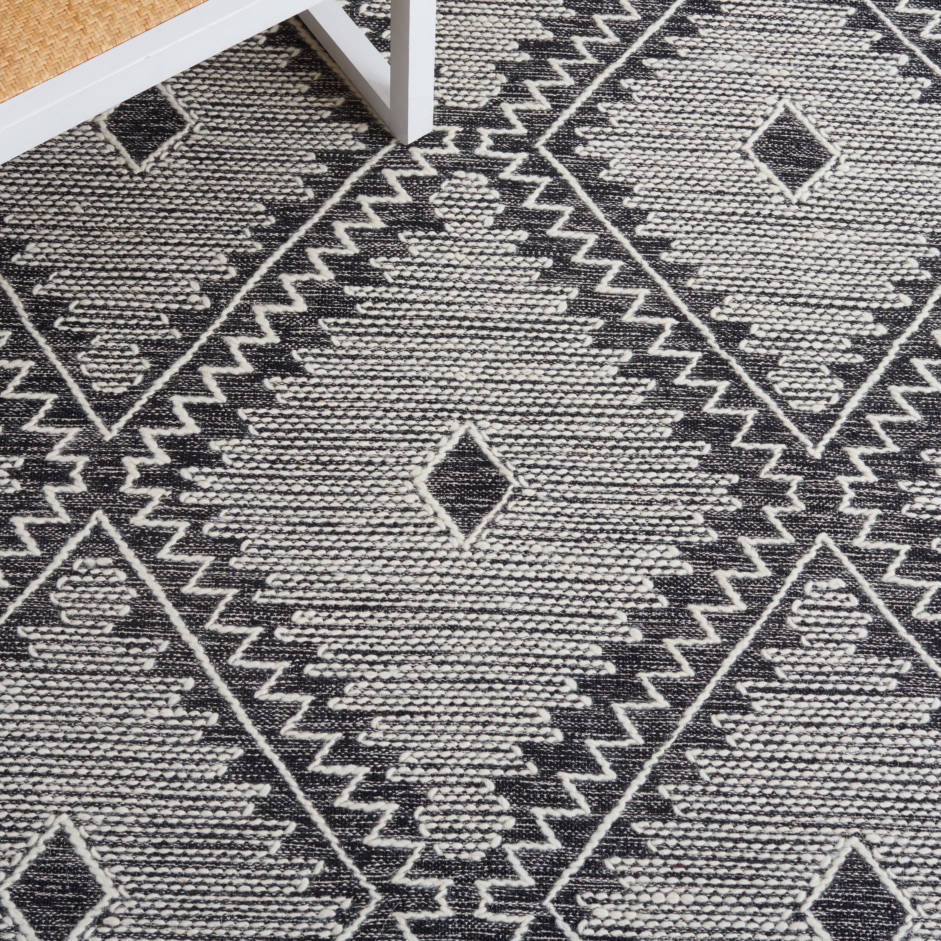 SAFAVIEH Kilim Randa Diamond Wool Area Rug, Ivory/Black, 5' x 8'
