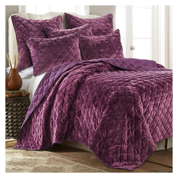 - Ellora Full/Queen Quilt - Plum - Crushed Velvet - Scallop Quilting - Quilt Size 88 x 92 in. - Polyester Velvet