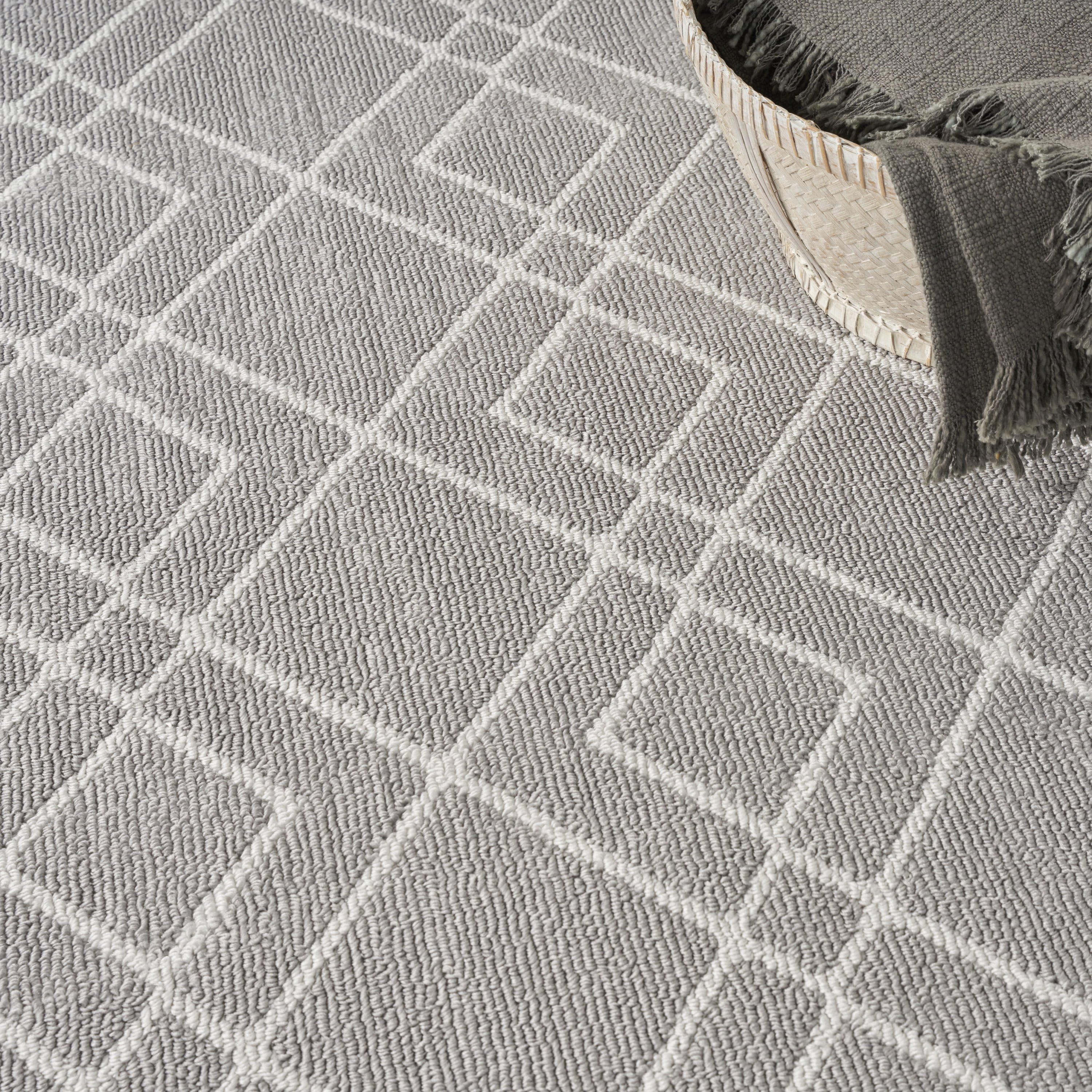 Nourison Modern Lines Geometric Silver 8' x 10' Area Rug, (8x10)