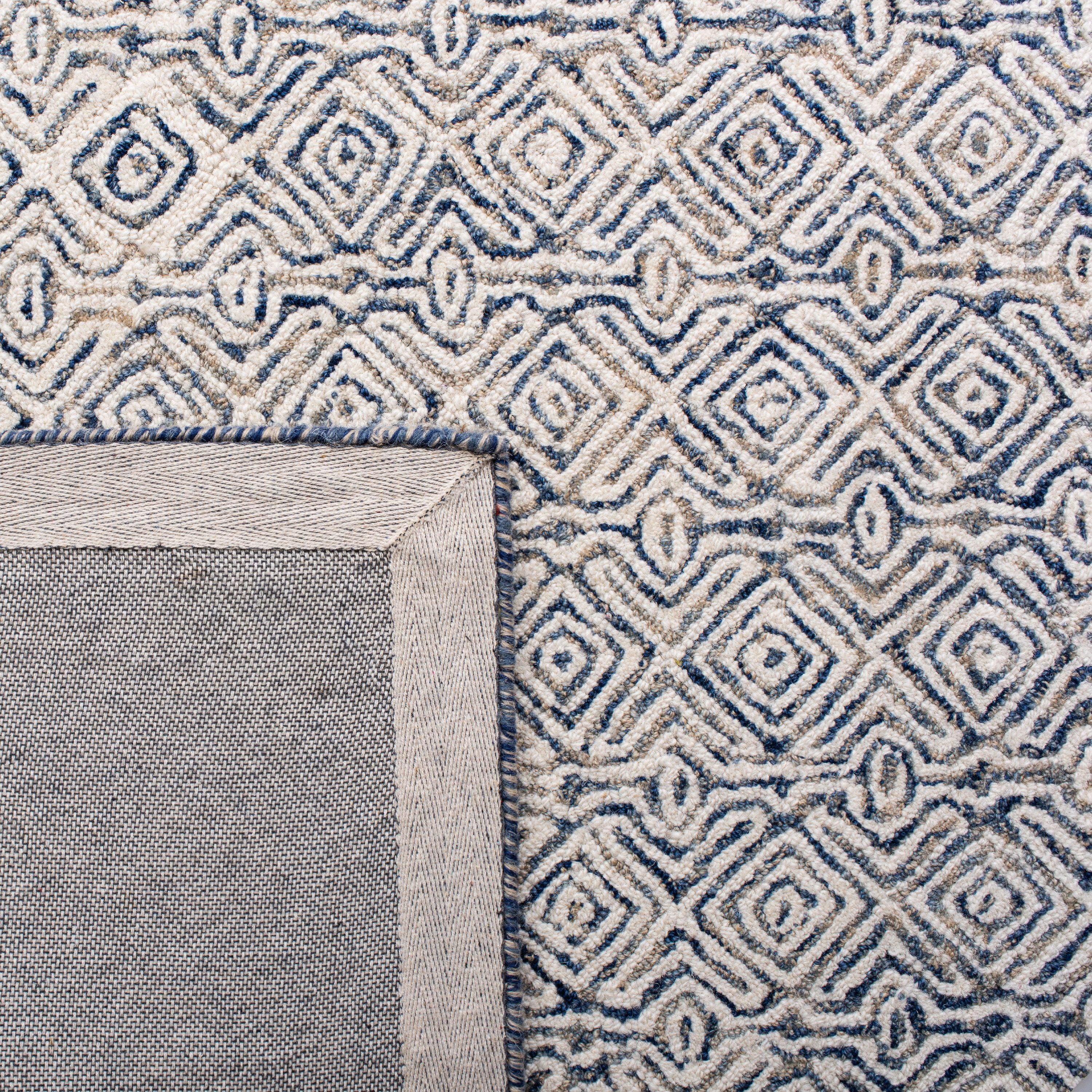 SAFAVIEH Micro-Loop Winthrop Geometric Diamonds Wool Area Rug, Navy/Ivory, 4' x 6'