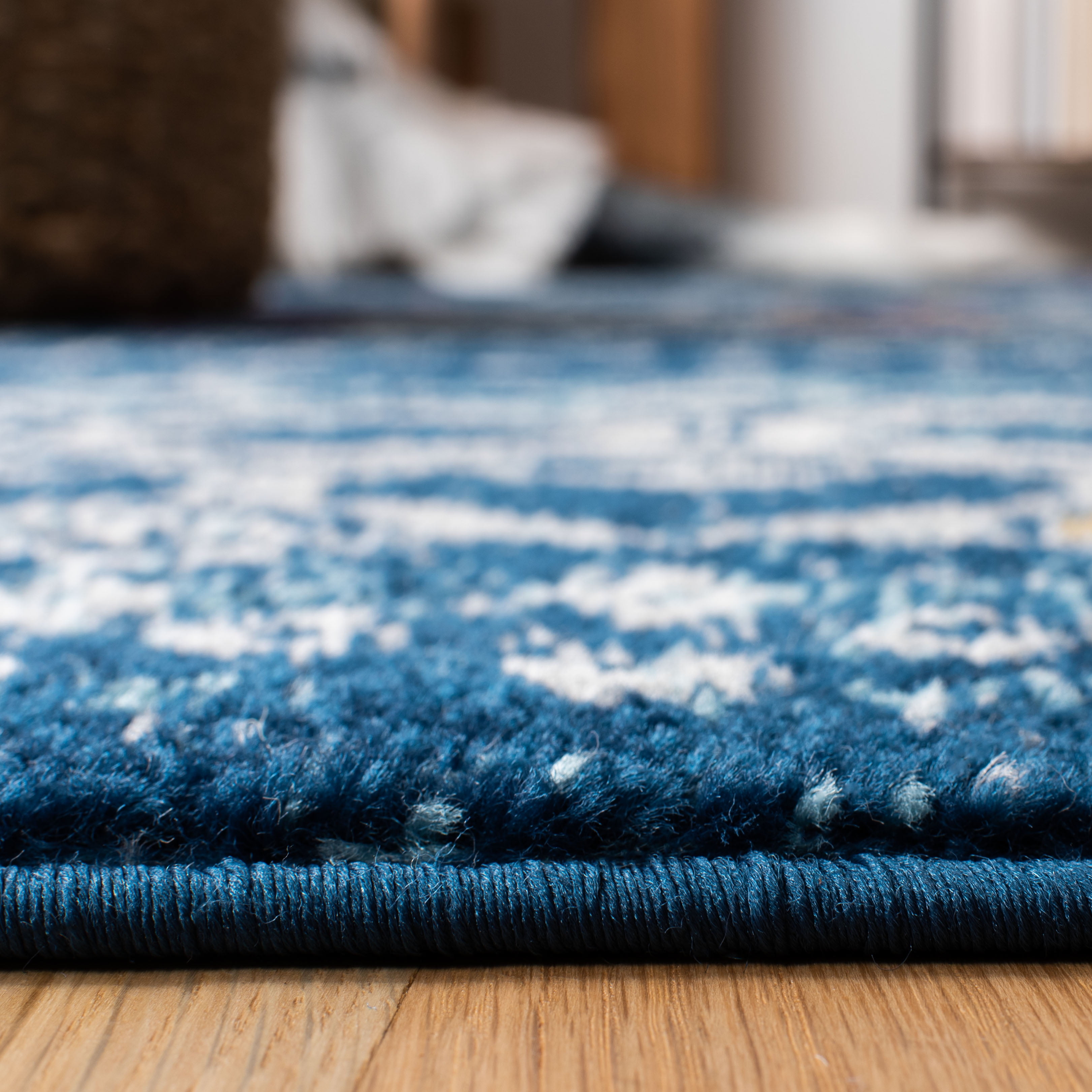 Safavieh Amsterdam Gladwin Geometric Area Rug, Navy/Turquoise, 5'1" x 5'1" Round