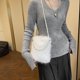 thumbnail image 2 of Bolso Mano Con Cadena Perlas Piel Sintética para Mujer Hombro Esponjoso Fiesta, 2 of 9