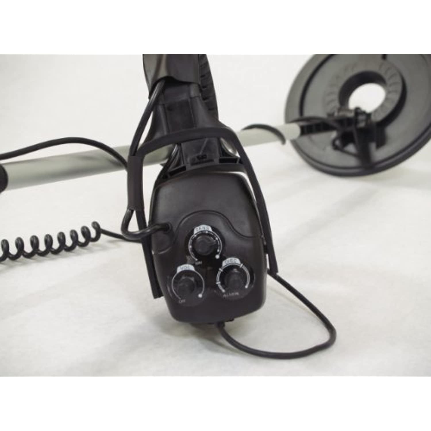 Sharper Image Tsi-22 Feather 22 Lightweight Metal Detector With Headphones