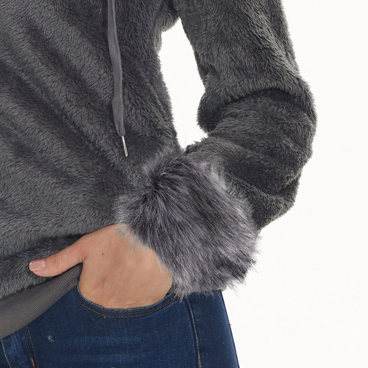 Fluffy Arm Warmer　ブラック Black & Grey Stripe Fuzzy Arm Warmers | Hot Topic