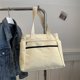 thumbnail image 3 of Bolso de mano informal coreano de gran capacidad, de moda, primavera 2025, nuevo y versátil, con un solo hombro y bandolera., 3 of 5