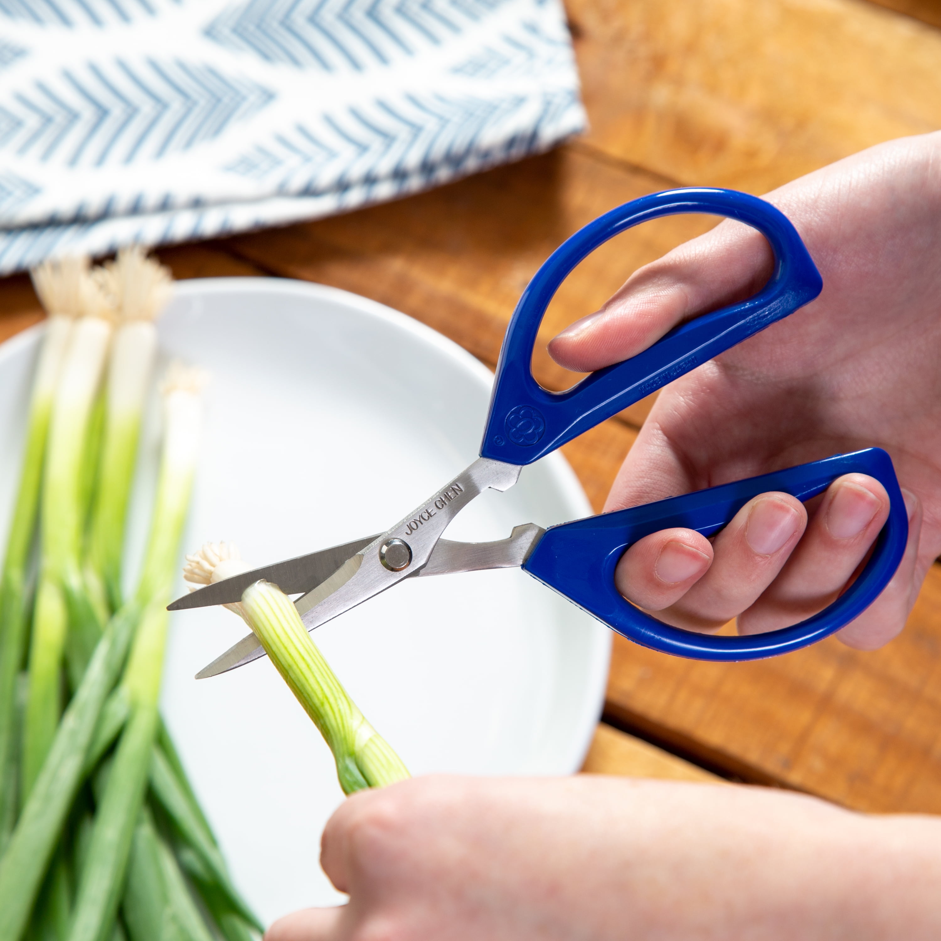  Joyce Chen Original Unlimited Kitchen Scissors All Purpose  Dishwasher Safe Kitchen Shears With Comfortable Handles, Blue: Bone  Sicssors: Home & Kitchen