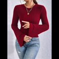 thumbnail image 4 of Camiseta de Larga Acampanada de Punto Acanalado para Mujer, Cuello Redondo, Corte Entallado, Ribete en Forma de Lechuga. Rojo Vino XL, 4 of 9
