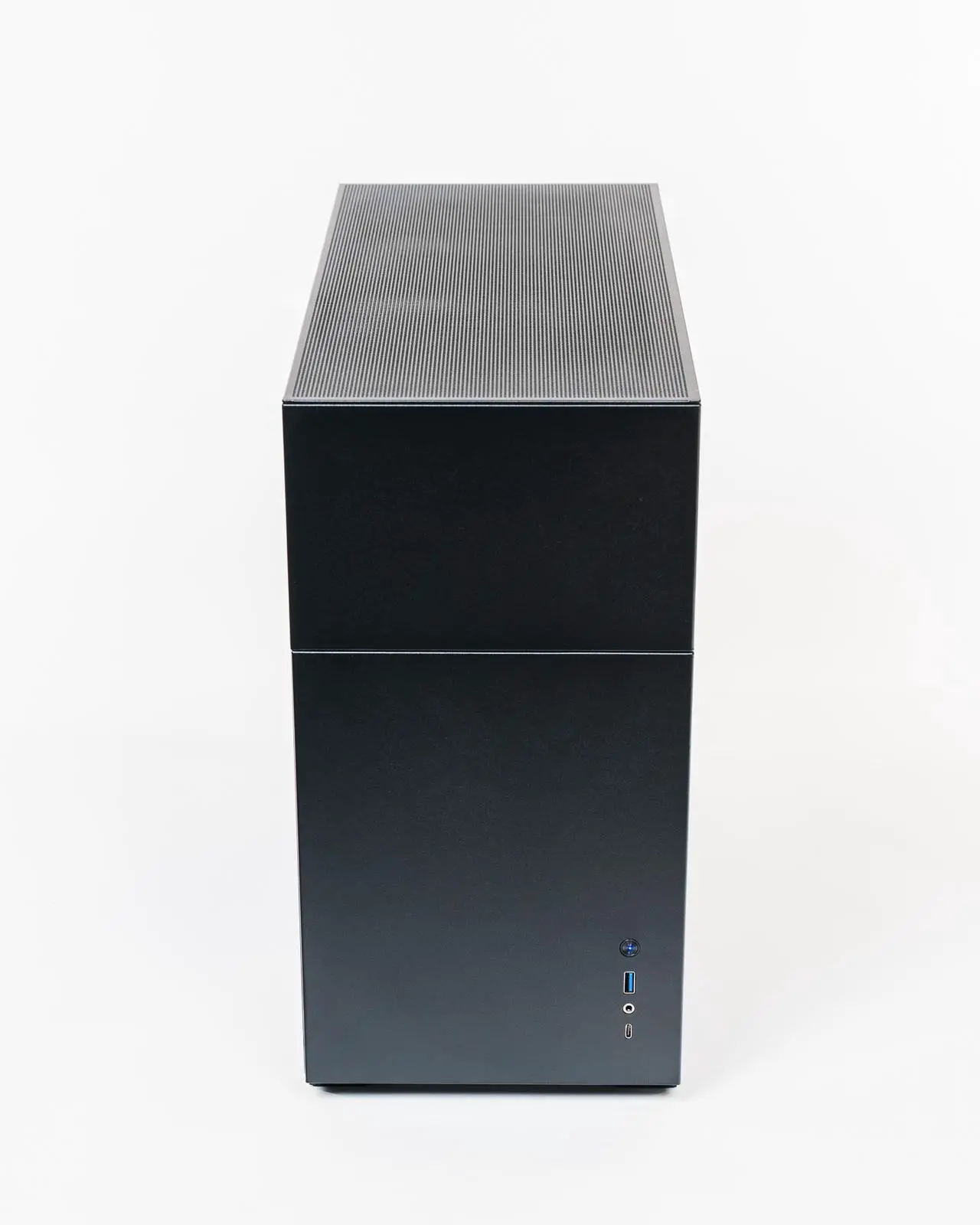 Xidax Gaming Desktop PC X-6 Series X-6 RTX 5060Ti 16GB + i7 14700F Xen Black Intel Core i7-14700F 32GB DDR5 2TB NVMe SSD GeForce RTX 5060 Ti Windows 11 Home