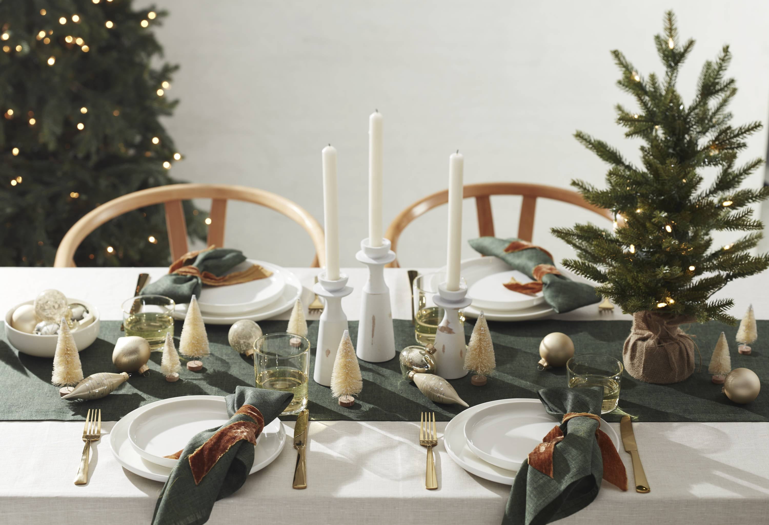 Oneida 365 24 Seven 12-Piece White Porcelain Tableware Set (Service for 4)