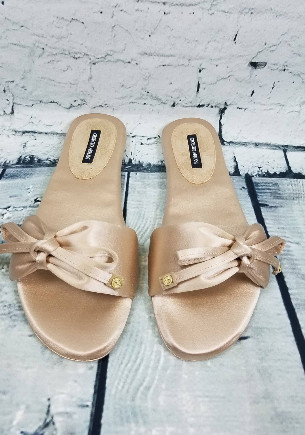 Giorgio Armani Women Beige Nude Open Toe Satin & Leather Slippers Flat Shoes US 5.5 EU 35.5 Giorgio Armani Women Beige Nude Open Toe Satin & Leather Slippers Flat Shoes US 5.5 EU 35.5