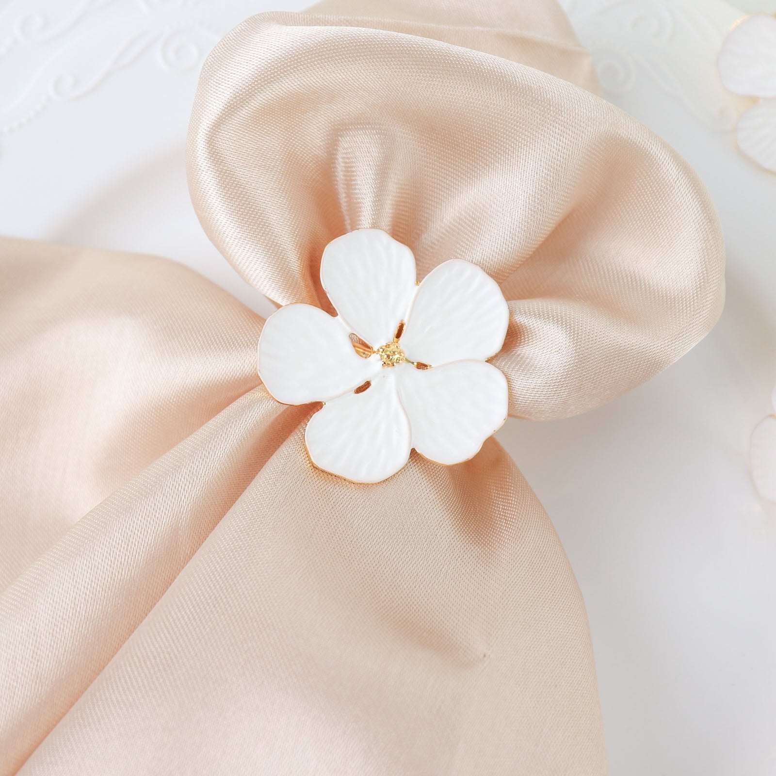 Efavormart 4 Pack White Gold Metal Flower Napkin Rings Floral Serviette Buckle Napkin Holder Set Plum Blossom Design
