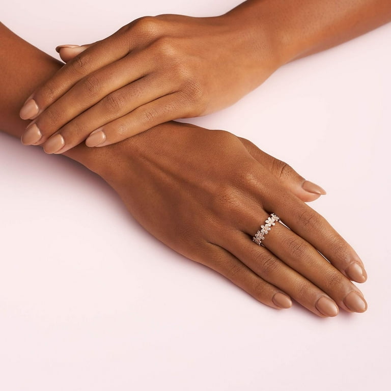 Dazzling daisy band ring deals