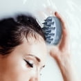 thumbnail image 3 of Cepillo suave para el cuero cabelludo de mano para aliviar el estrés, masajeador de raíces para el cabello en la ducha, uso en seco y húmedo, depurador de baño para hombres, exfoliante para el hogar Inevent HA010434-02, 3 of 7
