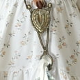 thumbnail image 3 of Pince Porte-Robe Style Antique pour Relever Robes et Jupes de Mariée, 3 of 5