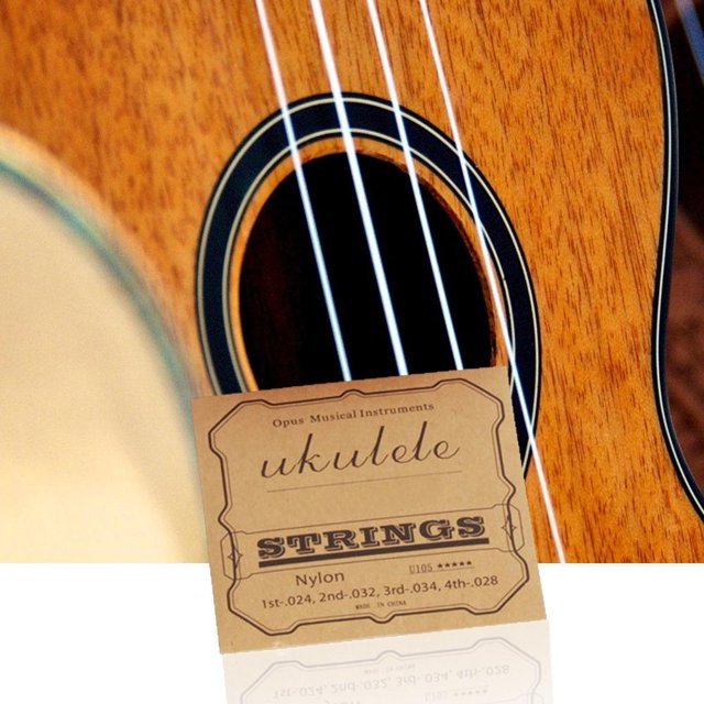 Kit de accesorios para ukelele, cuerdas de ukelele, correa para el hombro, cejilla de dedo, juego combinado 4 en 1 Unbranded YQ00865