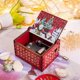thumbnail image 3 of Caja de música roja con temática de Feliz Navidad, manivela de madera tallada, regalo de Navidad de Año Nuevo de Papá Noel, regalos para niños, 3 of 4