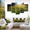 thumbnail image 1 of Prairie avec Fleurs Colorées - Art sur Toile Paysage Surdimensionné, 1 of 3
