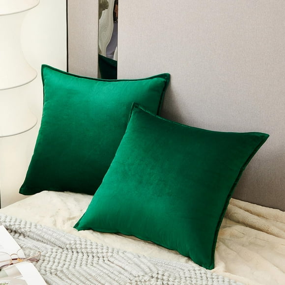 Hyseas Set Of 2 Velvet Throw Pillow Cover - Elevate Your Decor With Luxurious Elegance And Comfort - 20 X 20-Inch Square Christmas Green Ideal For Living Room Bedroom Sofa Rv And Car