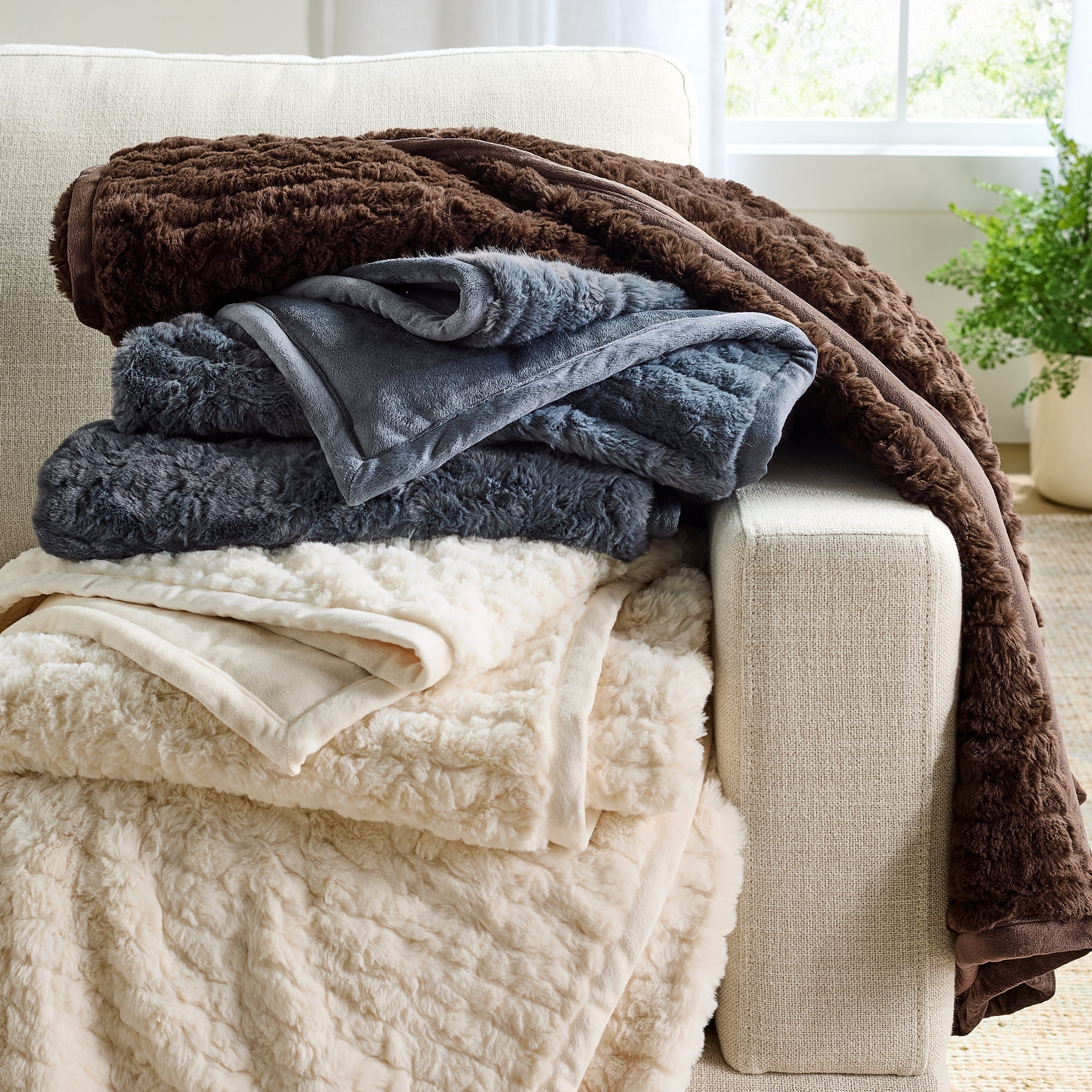 Better Homes & Gardens Ivory Twisted Rib Faux Fur Throw, 50" x 72"