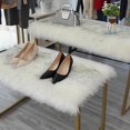 thumbnail image 1 of Alfombra blanca de piel sintética, lujosa y esponjosa para dormitorio, lavable, de piel de oveja, pequeña y peluda, suave para dormitorio, mesita de noche, decoración de lujo, rectangular., 1 of 6