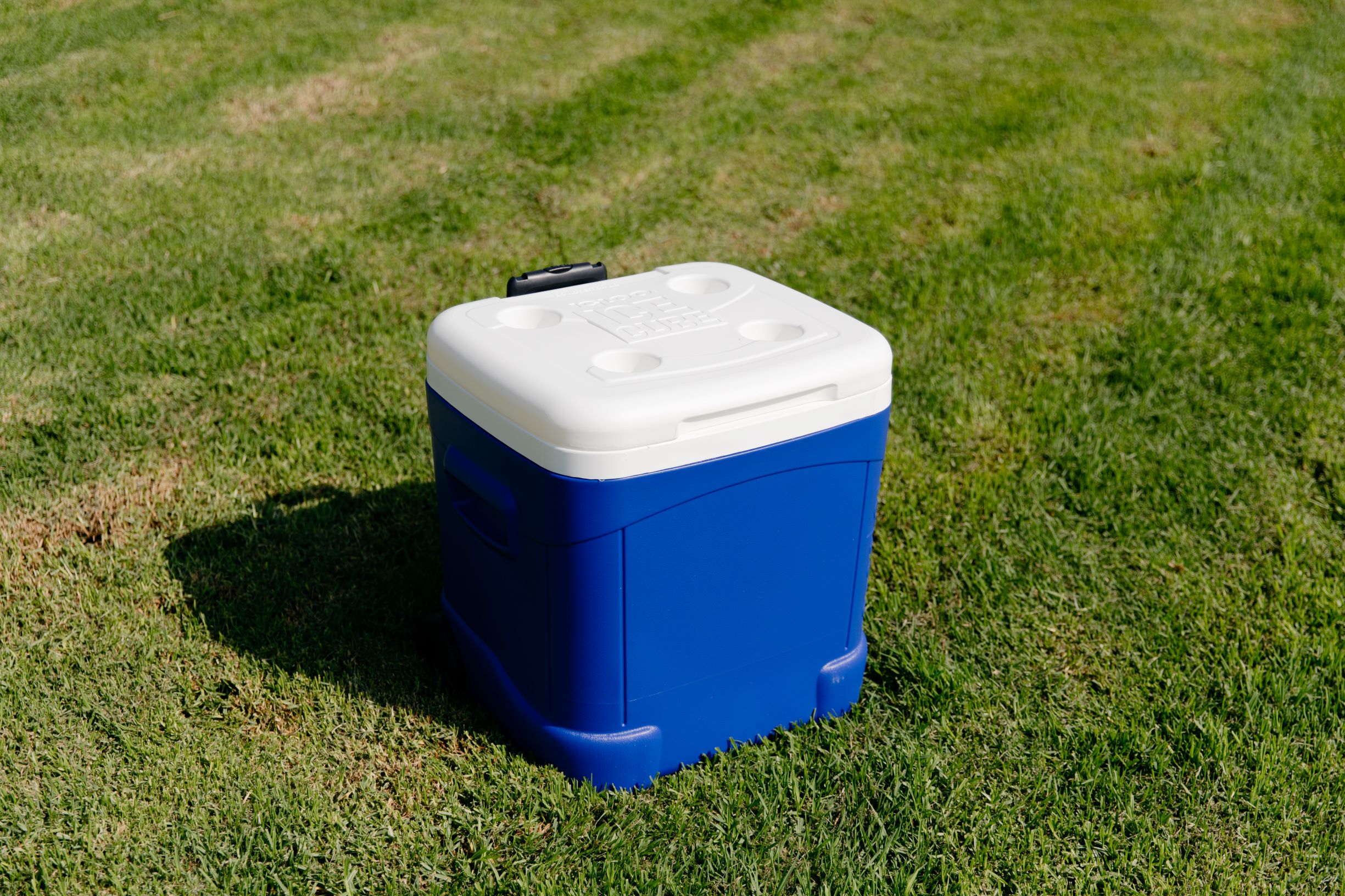 Igloo 60-Quart Ice Cube Roller Cooler - image 5 of 11