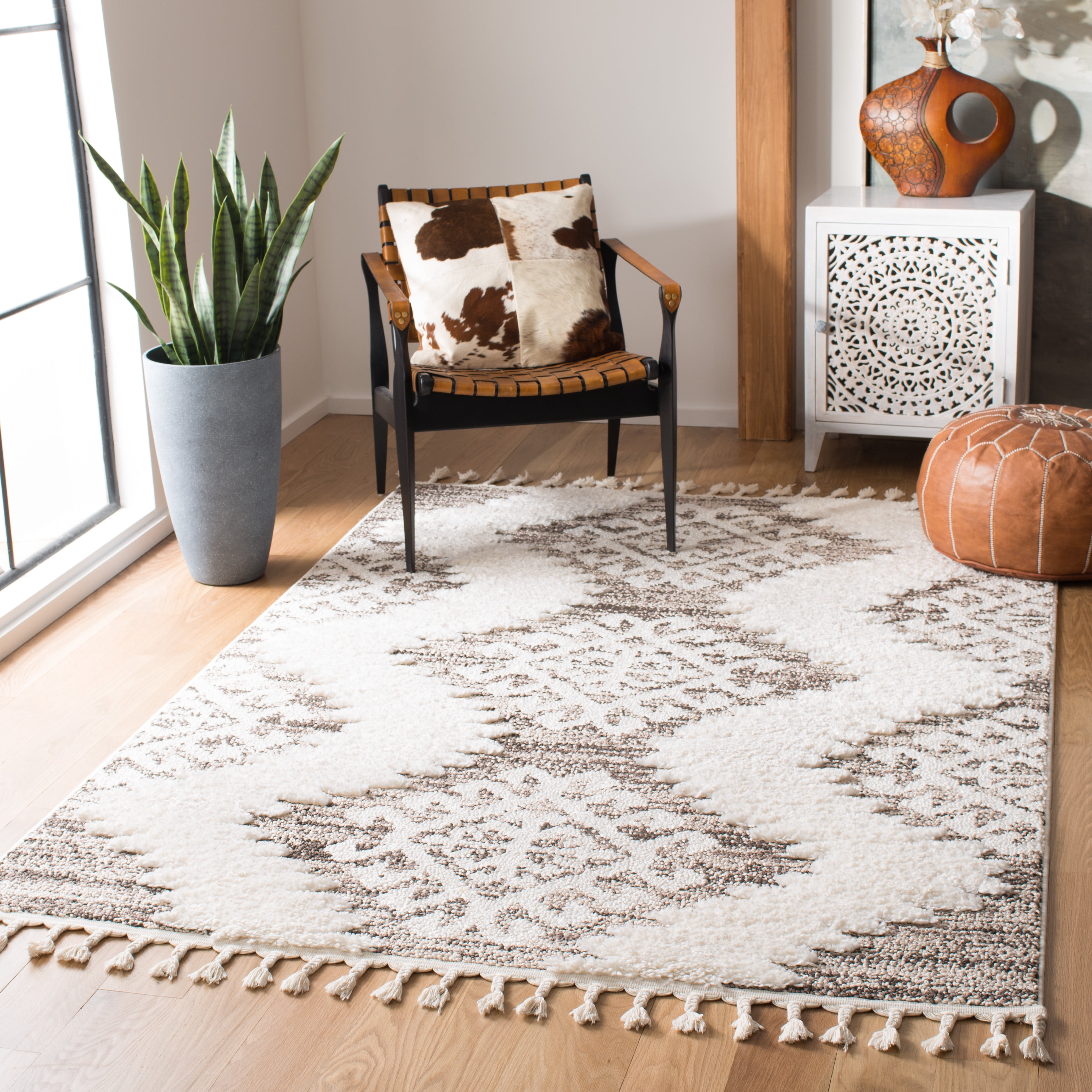 SAFAVIEH Moroccan Tassel Desmond Southwestern Shag Area Rug, Ivory/Brown, 4' x 4' Square